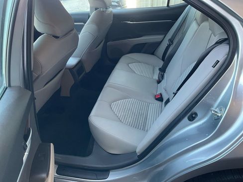 Used 2023 Toyota Camry SE FWD image 6
