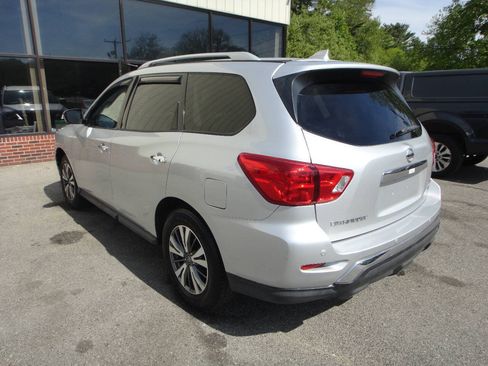 Used 2019 Nissan Pathfinder SL AWD/4WD image 4