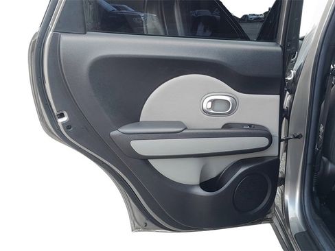 Used 2017 Kia Soul + image 29