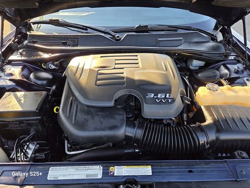 Used 2011 Dodge Challenger SE image 24