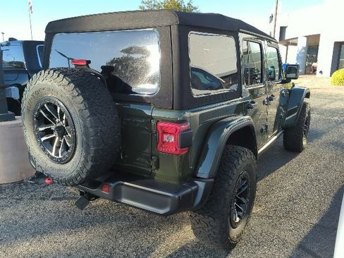 Used 2022 Jeep Wrangler Unlimited Rubicon AWD/4WD image 3