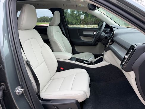 Certified 2026 Volvo XC40 B5 Plus w/ Climate Package AWD/4WD image 10