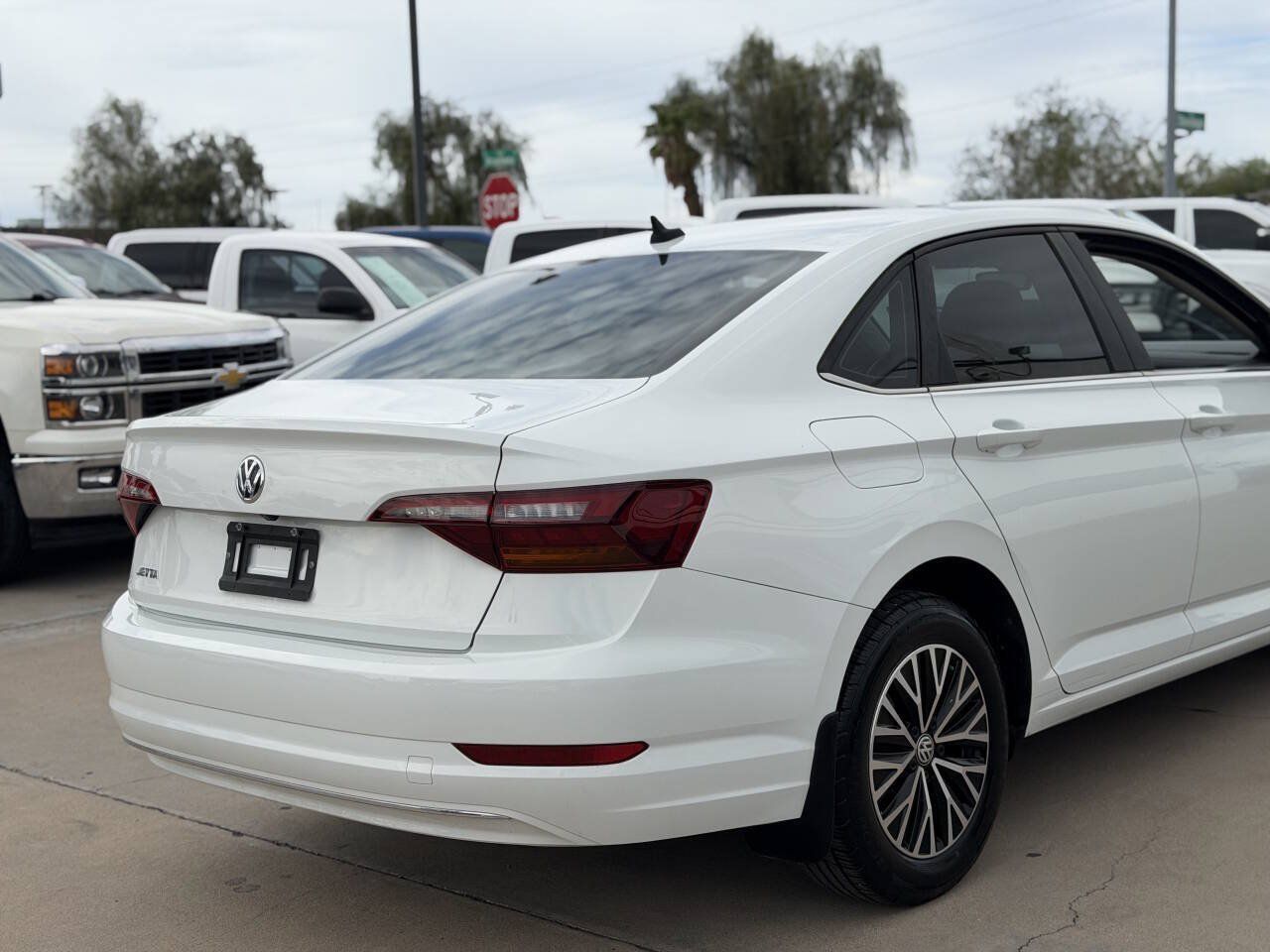 Used 2019 Volkswagen Jetta SEL w/ Cold Weather Package FWD image 6