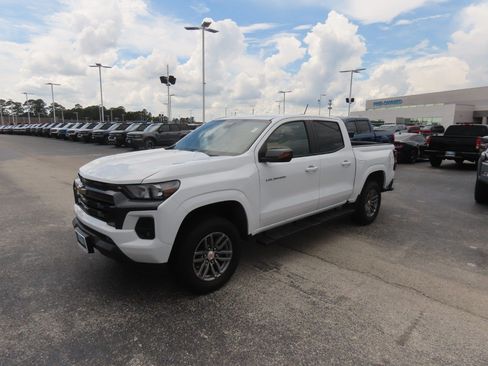 Used 2024 Chevrolet Colorado LT w/ LT Convenience Package RWD image 2
