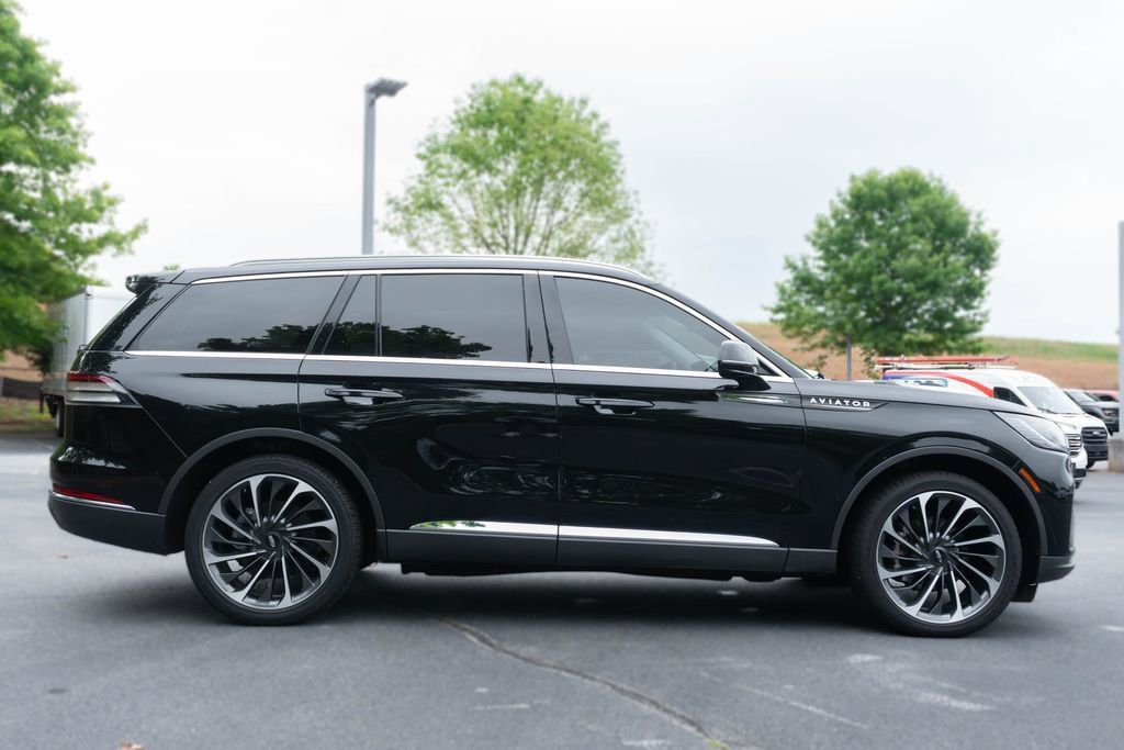 Used 2025 Lincoln Aviator Reserve w/ Equipment Group 201A AWD/4WD image 12
