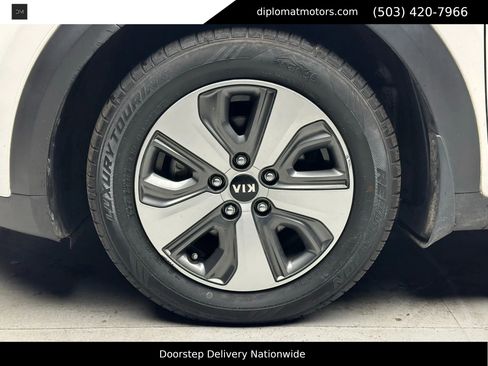 Used 2018 Kia Niro EX Premium image 36