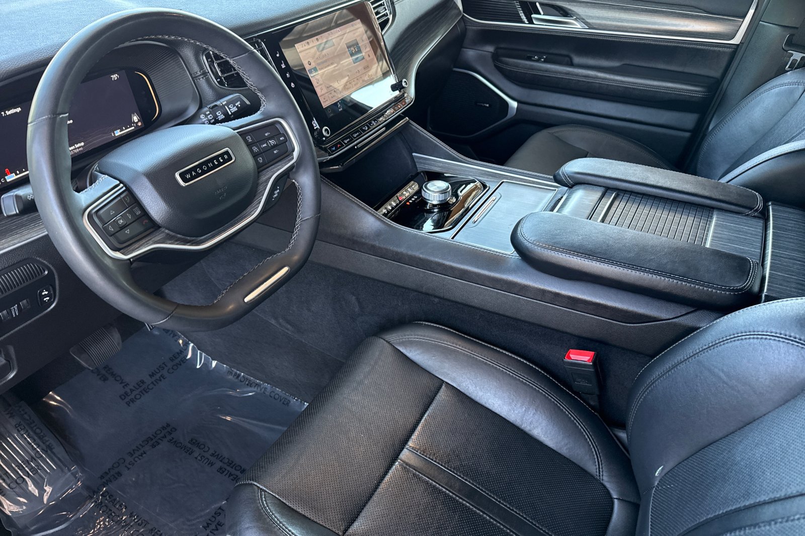 Used 2023 Jeep Wagoneer L Series II RWD image 5