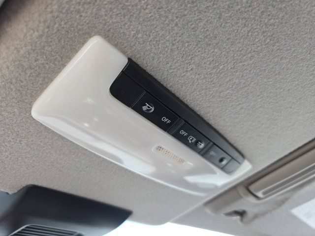 Used 2023 Nissan Kicks SR FWD image 25