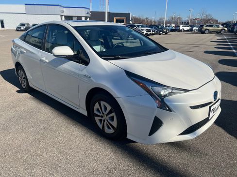 Used 2018 Toyota Prius Four w/ Advanced Technology Package image 1