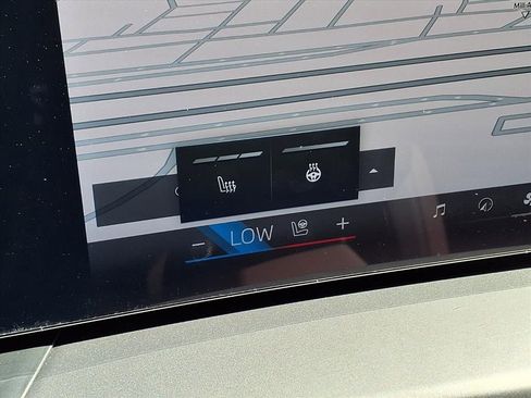 Used 2025 BMW 230i Coupe w/ Premium Package image 7