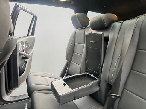 Used 2025 Mercedes-Benz GLS 450 4MATIC image 28