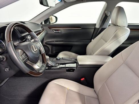 Used 2017 Lexus ES 350 w/ Premium Package FWD image 5