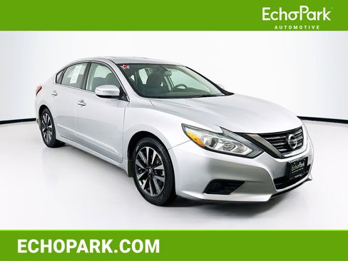 Used 2016 Nissan Altima 2.5 SV w/ Convenience Package image 1