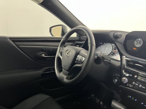 Used 2023 Lexus ES 350 w/ Premium Package FWD image 10