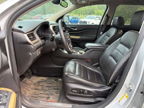 Used 2018 GMC Acadia Denali w/ Technology Package FWD image 11