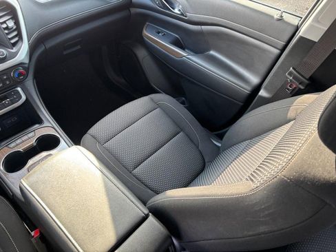 Used 2022 GMC Acadia SLE image 15