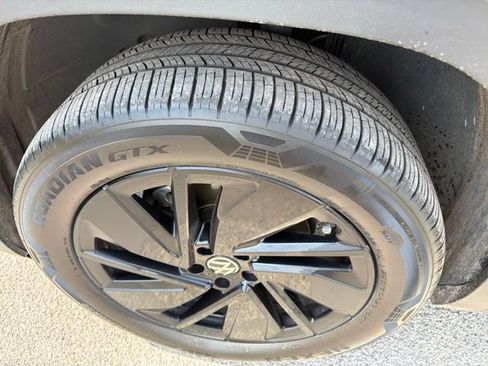 Used 2024 Volkswagen Atlas Cross Sport SEL Premium R-Line AWD/4WD image 9