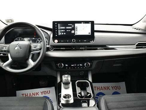 Used 2025 Mitsubishi Outlander SE image 19
