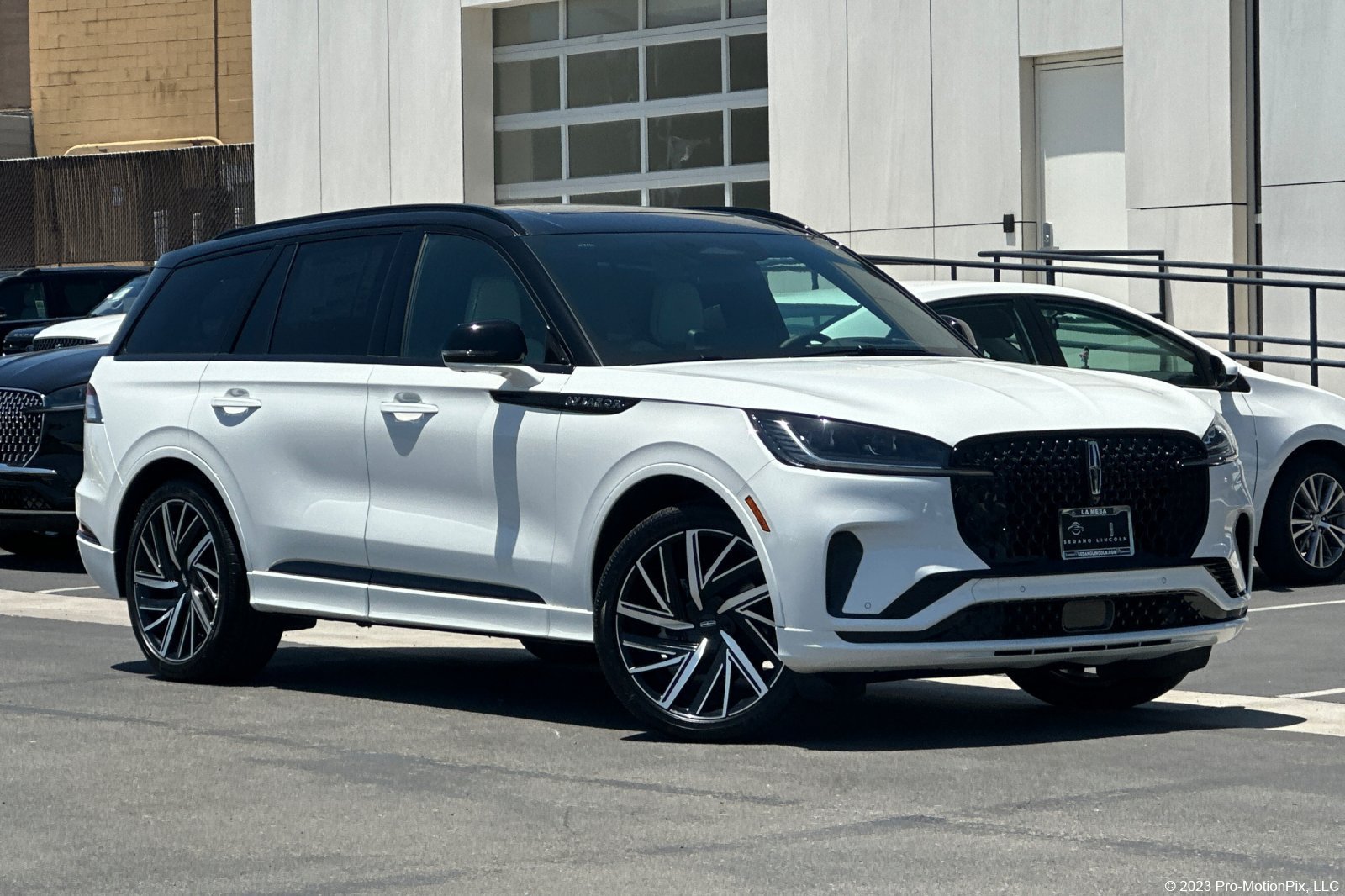 New 2026 Lincoln Aviator Black Label w/ Black Label Special Edition AWD/4WD image 1