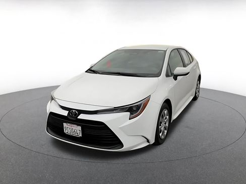 Used 2025 Toyota Corolla LE image 7