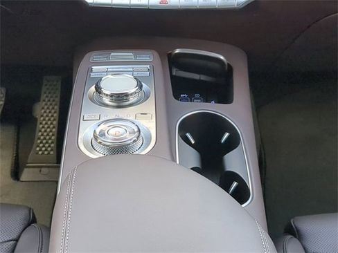 Used 2024 Genesis GV70 2.5T w/ Advanced Package image 18