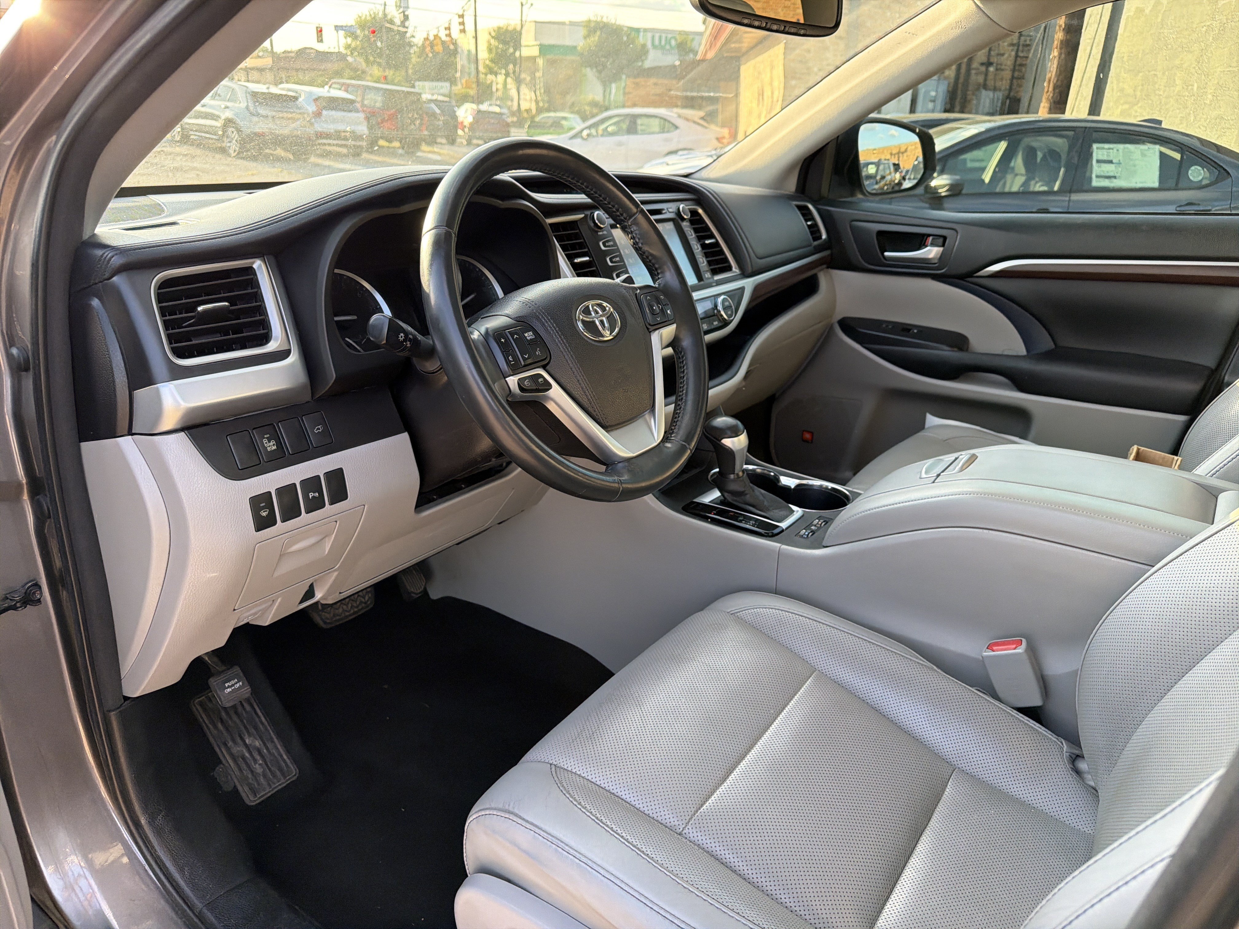 Used 2016 Toyota Highlander Limited FWD image 23