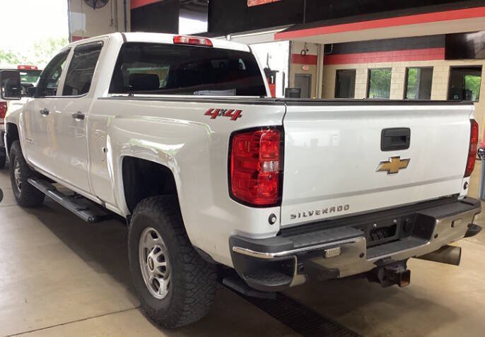 Used 2019 Chevrolet Silverado 2500 W/T AWD/4WD image 4