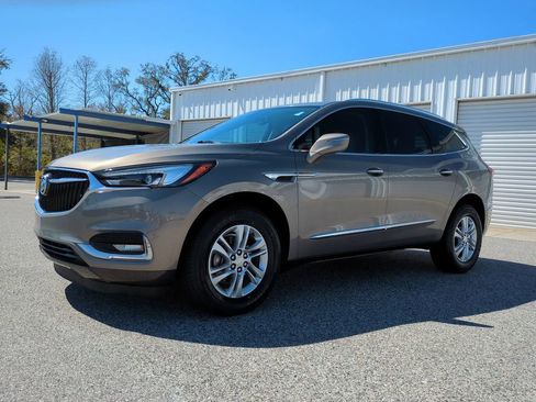 Used 2018 Buick Enclave Essence image 2