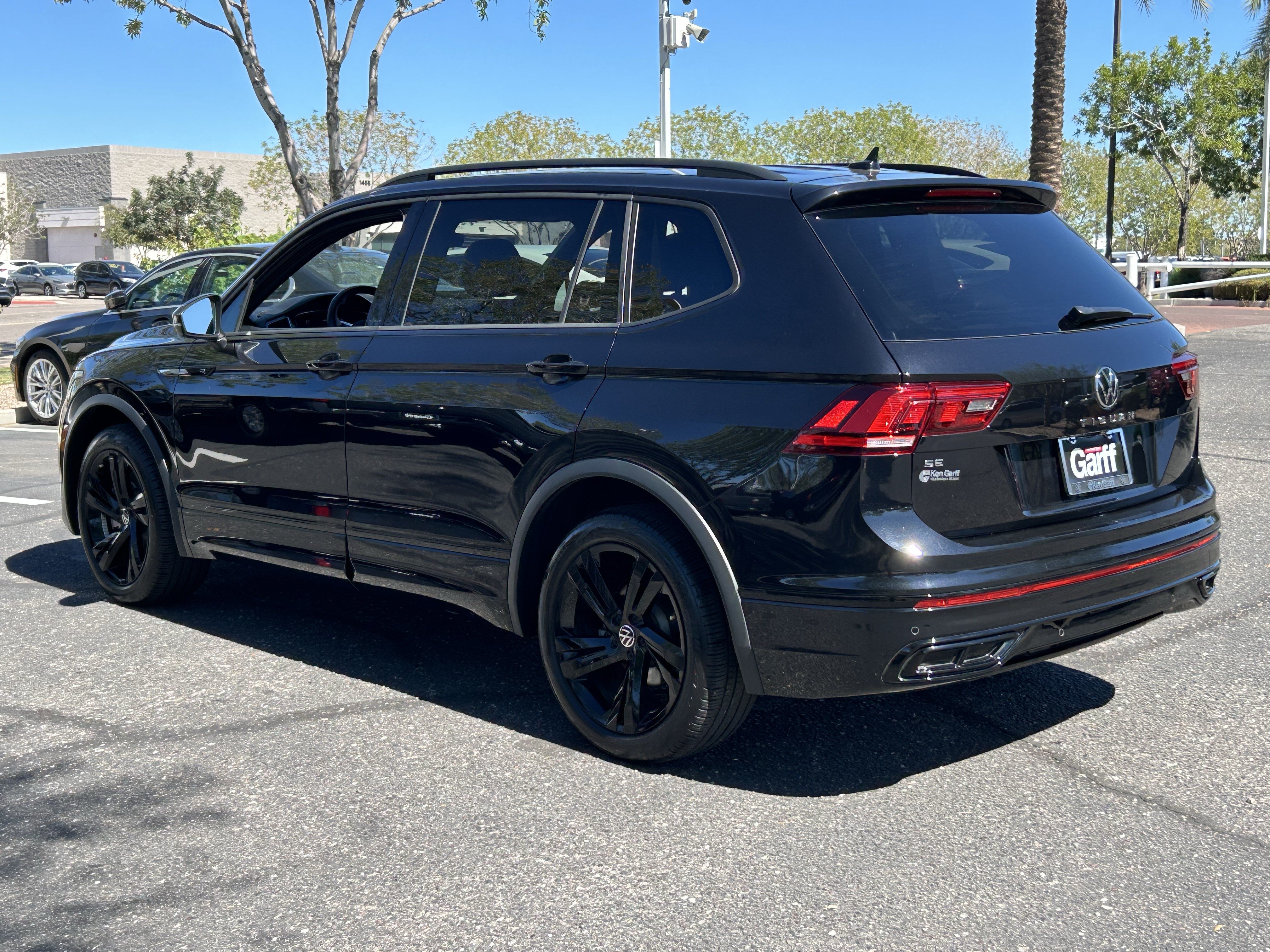 Used 2024 Volkswagen Tiguan SE R-Line FWD image 3