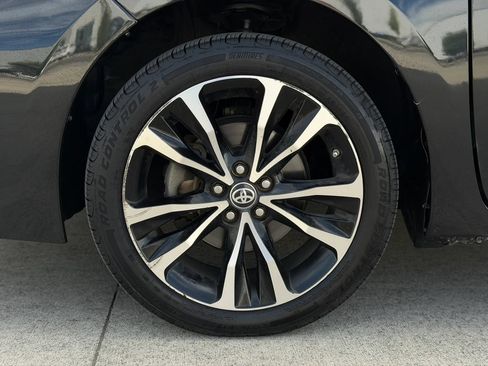 Used 2017 Toyota Corolla SE w/ Carpet Mat Package (TMS) FWD image 26