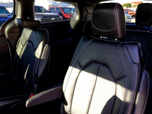 New 2026 Chrysler Pacifica Select w/ S Appearance Package image 19