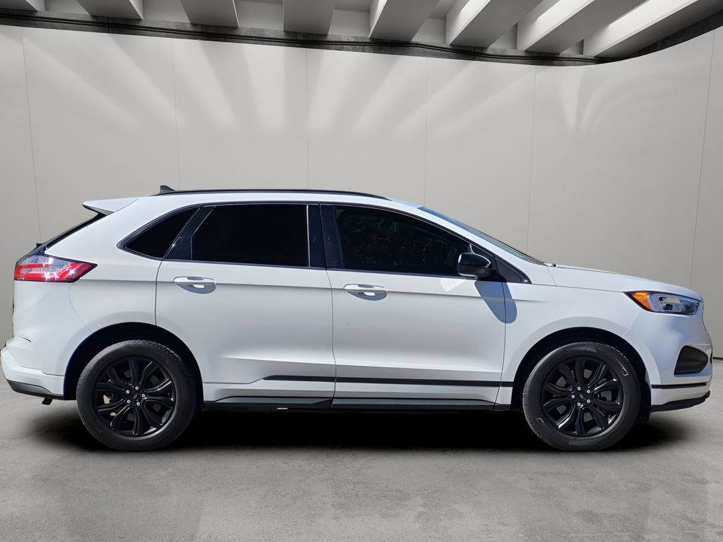 Used 2022 Ford Edge SE w/ Black Appearance Package AWD/4WD image 4