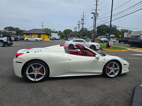 Used 2015 Ferrari 458 Spider RWD image 39
