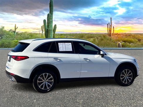 Used 2023 Mercedes-Benz GLC 300 image 4