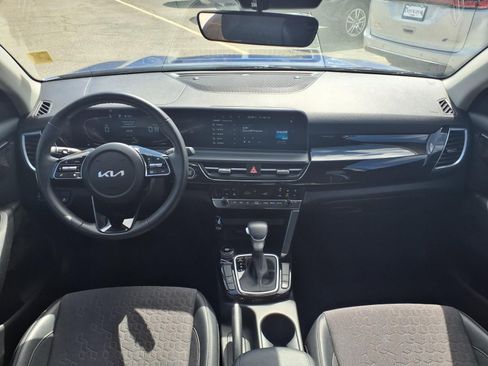 Used 2025 Kia Seltos S image 3