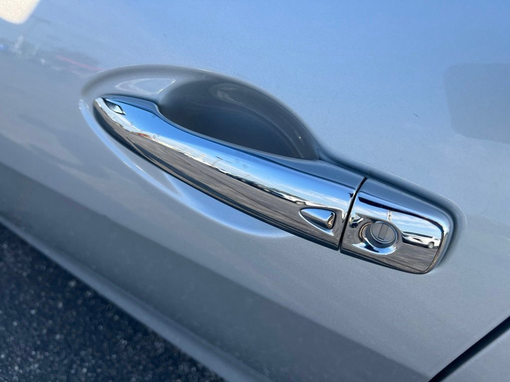 Used 2020 Nissan Maxima 3.5 SV w/ Floor Mat Group FWD image 5