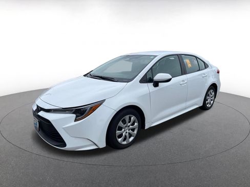Used 2025 Toyota Corolla LE image 3