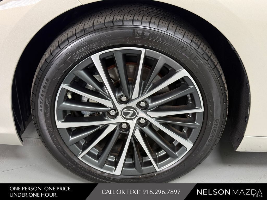 Used 2024 Lexus ES 350 w/ Premium Package FWD image 11
