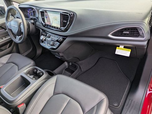 New 2026 Chrysler Pacifica Select AWD/4WD image 27