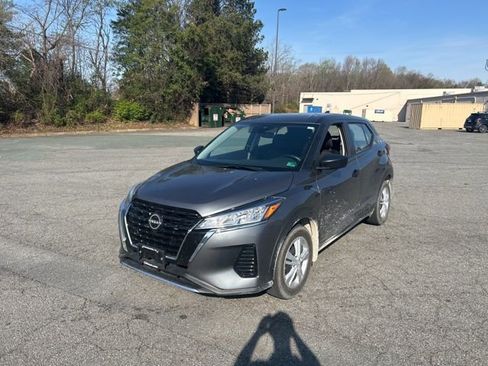 Certified 2025 Nissan Kicks Play S image 1
