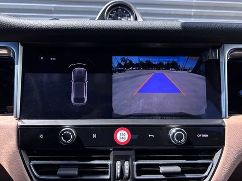 Certified 2022 Porsche Macan AWD/4WD image 20