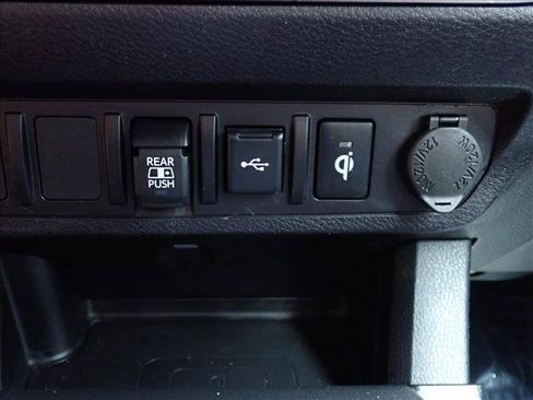 Used 2022 Toyota Tacoma TRD Off-Road w/ TRD Premium Off Road Package AWD/4WD image 21