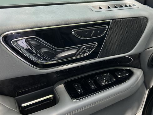 Used 2019 Lincoln Navigator Reserve AWD/4WD image 22