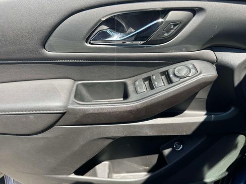 Certified 2023 Chevrolet Traverse LT FWD image 15
