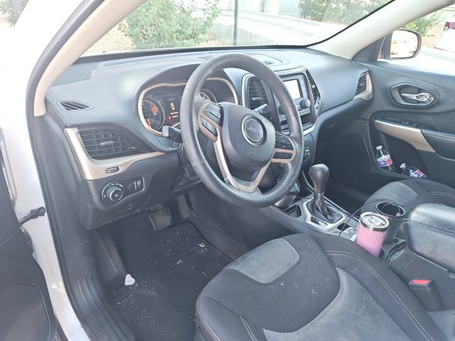 Used 2018 Jeep Cherokee Latitude FWD image 11