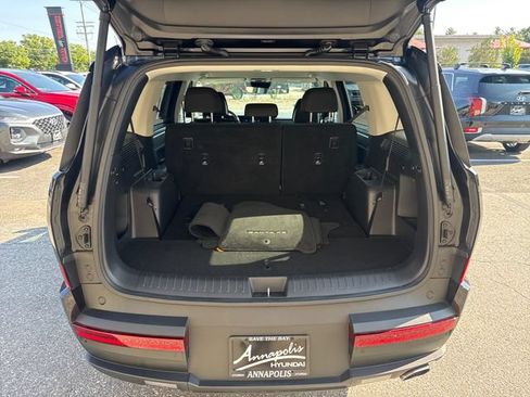 Used 2025 Hyundai Santa Fe SE FWD image 23