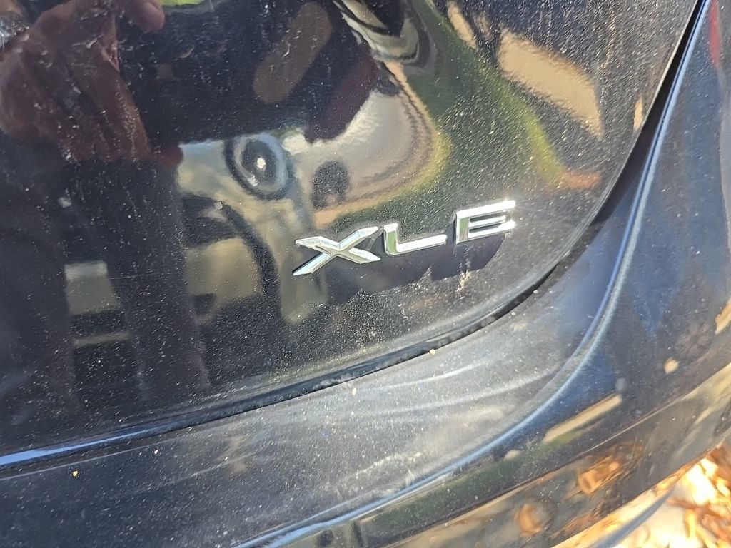 Used 2018 Toyota Avalon XLE FWD image 6