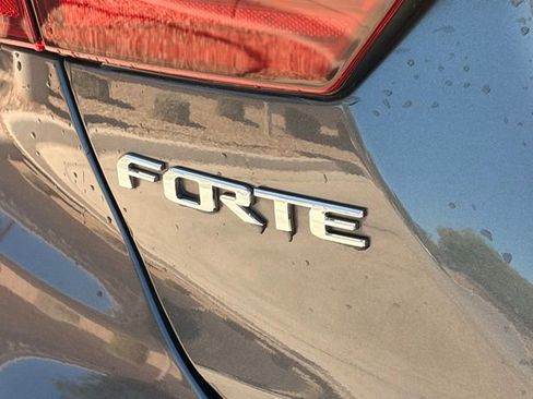 Used 2021 Kia Forte GT w/ GT2 Package FWD image 9