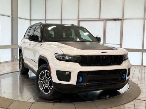 Used 2022 Jeep Grand Cherokee Trailhawk image 4