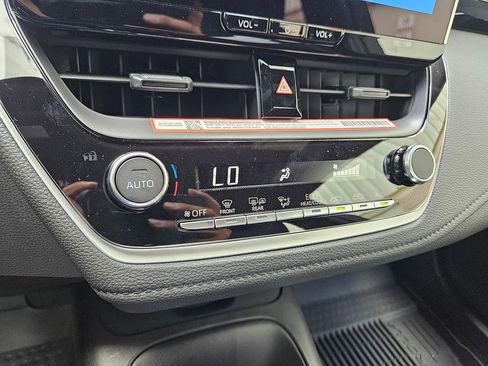 Certified 2025 Toyota Corolla SE w/ SE Premium Package FWD image 25